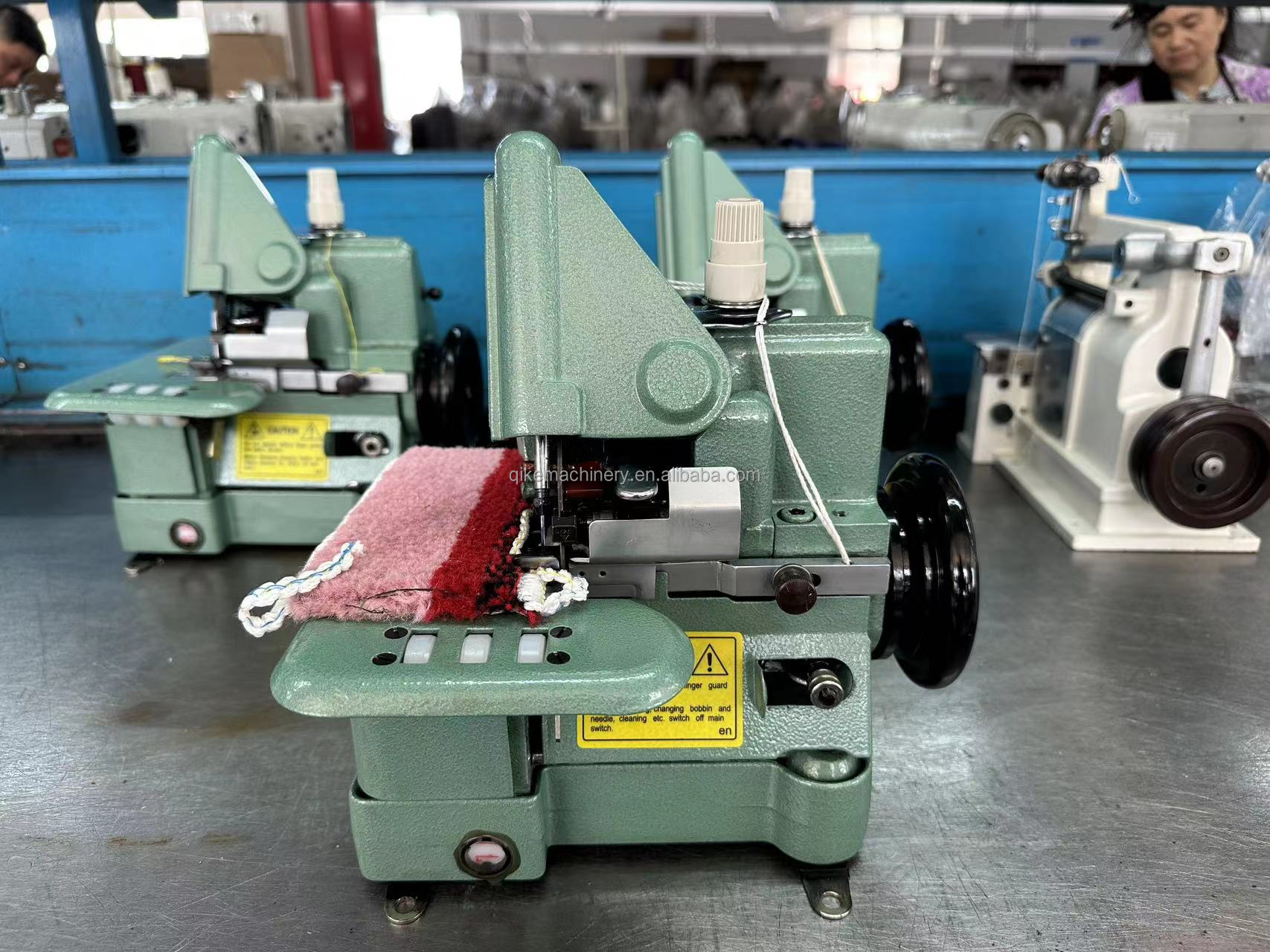Sewing Hemming - เครื่องเย็บผ้าแบบ QK-30 Merrow สำหรับเย็บขอบแขนเสื้อ ปักตราสัญลักษณ์ ใช้กับชุดนักเรียนและชุดกีฬา